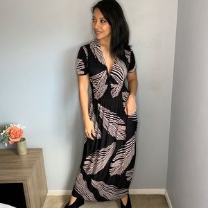 Black & Tan Palm Leaf V-Neck Maxi Dress